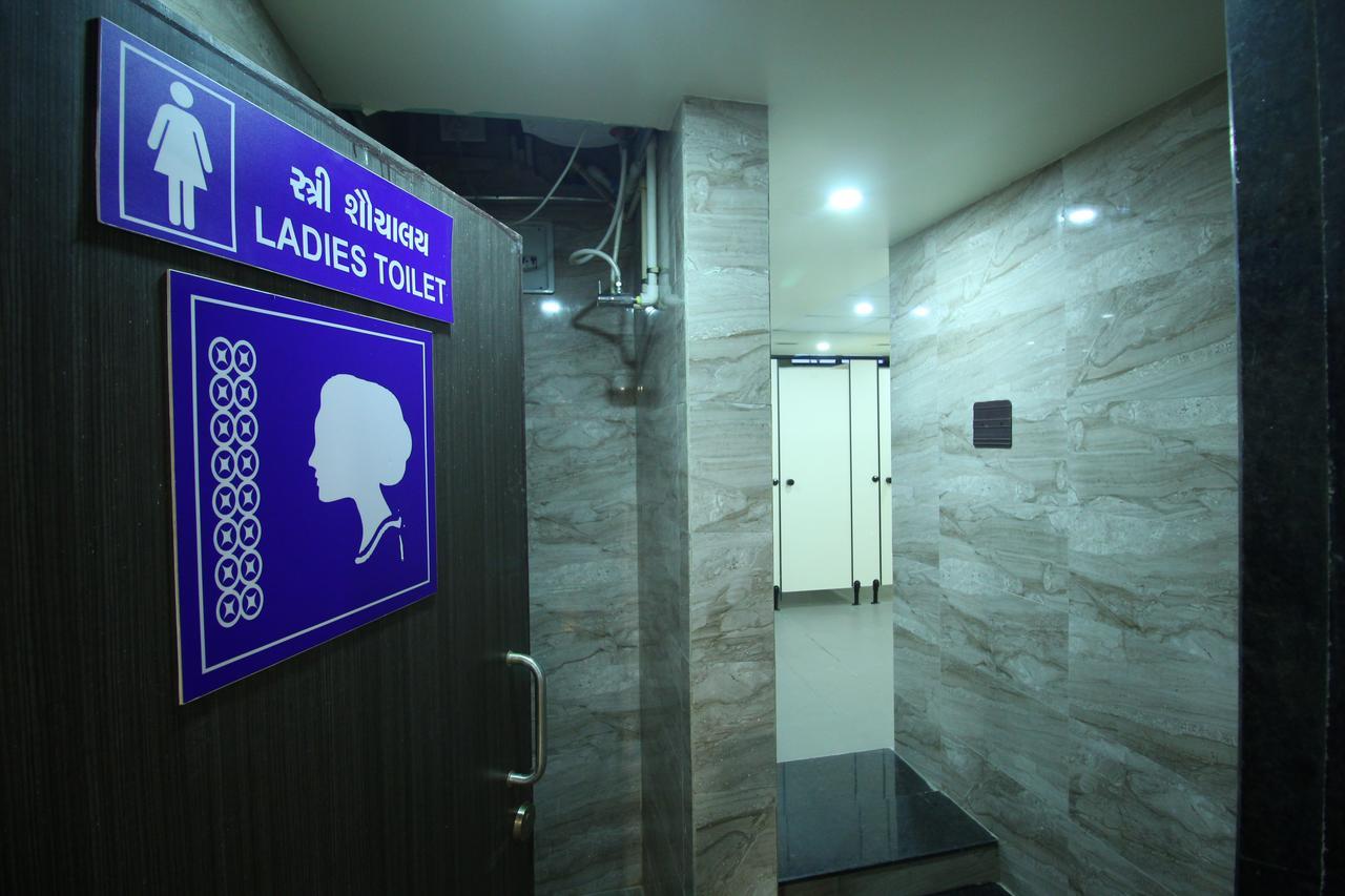 Jackpot Room In & Out Dormitory Ahmedabad Esterno foto