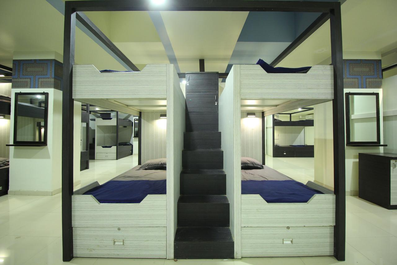 Jackpot Room In & Out Dormitory Ahmedabad Esterno foto