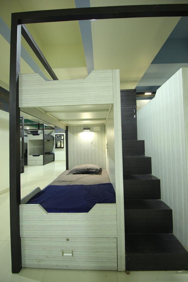 Jackpot Room In & Out Dormitory Ahmedabad Esterno foto