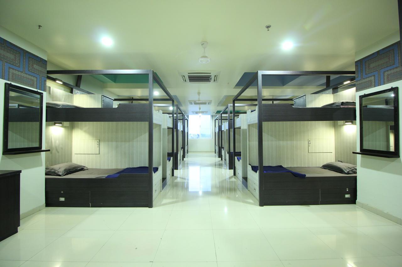 Jackpot Room In & Out Dormitory Ahmedabad Esterno foto